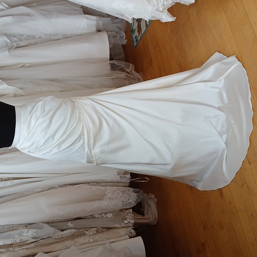 Satin fit & flare skirt - Picture 3 of 4